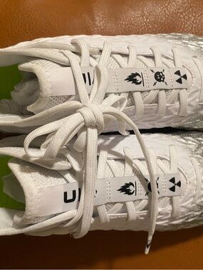 Under Armour Clone cleats. Men’s size 9. Excellent condition
